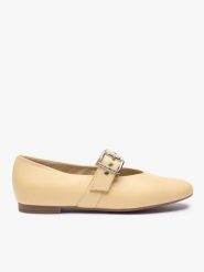 Jasnożółte baleriny Mary Jane z paskiem. Żółte baleriny damskie Ryłko, bez wzorów, ze skóry, bez obcasa, na płaskiej podeszwie. Za 349.99 zł.