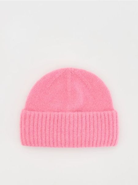 Czapka beanie - różowy. Czerwone czapki i kapelusze damskie Reserved, bez wzorów. Za 39.99 zł.