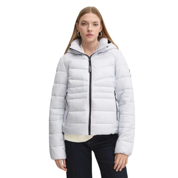 Damska ocieplana kurtka puchowa Superdry Fuji Quilt. Fioletowe kurtki damskie Superdry., bez wzorów, z puchu, bez kaptura. W wyprzedaży za 429.00 zł.