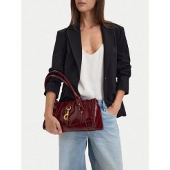 Torebka Badura. Czerwone torebki do ręki damskie Badura, bez wzorów, klasyczne, bez dodatków. Za 249.99 zł.