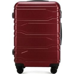 Walizka w kolorze bordowym - 59 l. Walizki męskie Wittchen, z materiału. W wyprzedaży za 269.95 zł.