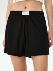 Szorty piżamowe - czarny. Czarne piżamy damskie Sinsay, l, bez wzorów, bez ramiączek. Za 15.99 zł.