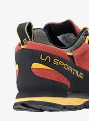 Buty podejściowe męskie La Sportiva Boulder X. Czarne trekkingi męskie La Sportiva, trekkingowe. Za 822.90 zł.