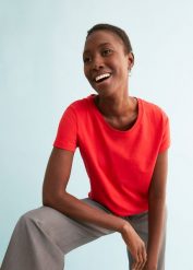 Bluzka z okrągłym dekoltem (5 szt.). Czerwone bluzki damskie bonprix, bez wzorów, z dżerseju, bez kołnierzyka, bez ramiączek. Za 147.99 zł.