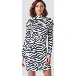 NA-KD Trend Sukienka z wycięciami na ramionach - White,Multicolor. Sukienki damskie marki NA-KD Trend. W wyprzedaży za 36.58 zł.