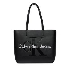 Torebka Calvin Klein Jeans. Czarne torebki do ręki damskie Calvin Klein Jeans, bez wzorów, z jeansu, bez dodatków. Za 339.99 zł.