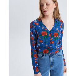 Koszula w kwiaty - Niebieski. Koszule damskie marki Cropp. W wyprzedaży za 39.99 zł.