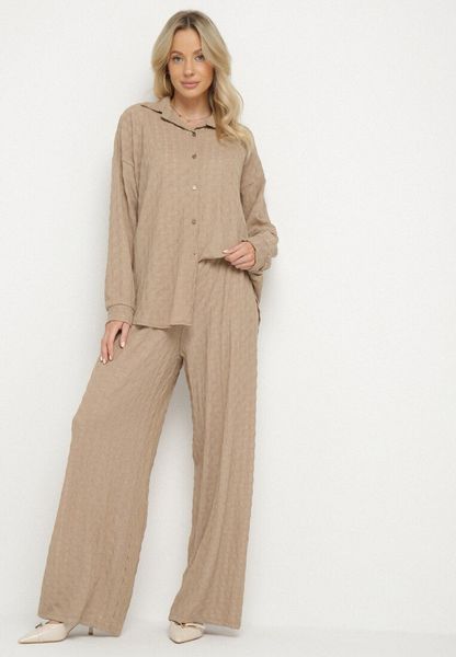 Jasnobrązowy Komplet z Tkaniny Strukturalnej Koszula i Spodnie z Gumką w Pasie Saccaria. Brązowe koszule damskie Born2be, bez wzorów, z materiału, eleganckie, bez kołnierzyka, bez ramiączek. Za 189.99 zł.