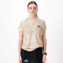 Koszulka damska do biegania i trailu, ekologiczna i oddychająca TERRARUN. Brązowe koszulki sportowe damskie BODYCROSS, bez wzorów, ze skóry, sportowe, bez kołnierzyka. Za 292.99 zł.