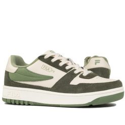 Buty męskie sportowe do chodzenia Fila FXVENTUNO WTR. Brązowe buty sportowe męskie Fila, bez zapięcia, trekkingowe. W wyprzedaży za 229.00 zł.
