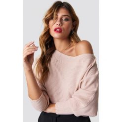 Trendyol Sweter z odkrytymi ramionami - Pink. Różowe swetry damskie Trendyol, z dzianiny. Za 80.95 zł.