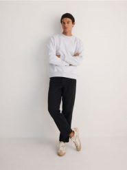 Bawełniana bluza - jasnoszary. Szare bluzy męskie Reserved, l, bez wzorów, z bawełny, bez kaptura. W wyprzedaży za 69.99 zł.