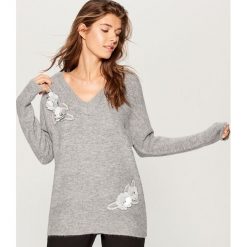 Melanżowy sweter z aplikacją - Szary. Szare swetry damskie Mohito. Za 129.99 zł.