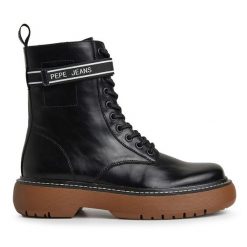 Trzewiki Pepe Jeans. Czarne botki damskie Pepe Jeans, z jeansu, bez obcasa, na płaskiej podeszwie, bez zapięcia. Za 579.99 zł.