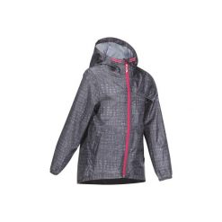 Kurtka turystyczna Hike 150 dla dziewczynek. Kurtki i płaszcze dla dziewczynek marki QUECHUA. W wyprzedaży za 39.99 zł.