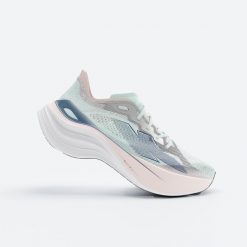 Buty do biegania damskie Kiprun KD900.2. Czerwone obuwie sportowe damskie KIPRUN, bez wzorów, do biegania. Za 499.99 zł.