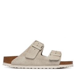 Klapki Birkenstock. Brązowe klapki damskie Birkenstock, bez wzorów, bez obcasa. Za 509.99 zł.