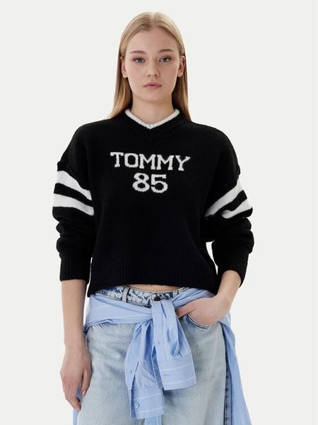 Tommy Jeans Sweter 85 Varsity DW0DW22033 Czarny Regular Fit. Czarne swetry damskie Tommy Jeans, xs, bez wzorów, z jeansu, bez kołnierzyka, bez ramiączek, bez kaptura. Za 325.99 zł.