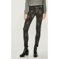 Pepe Jeans - Spodnie Pixie Silvermoon. Jeansy damskie marki Pepe Jeans. W wyprzedaży za 269.90 zł.