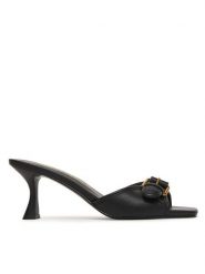Guess Klapki FLJDI3 ELE03 Czarny. Czarne klapki damskie Guess, z aplikacjami, ze skóry, bez obcasa. Za 530.99 zł.