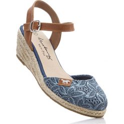 Espadryle na koturnie Mustang bonprix niebieski. Czółenka damskie marki bonprix. Za 149.99 zł.