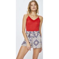 Jacqueline de Yong - Top Della. Szare topy damskie Jacqueline de Yong, bez rękawów. W wyprzedaży za 34.90 zł.