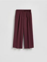 Spodnie z wiązaniem - bordowy. Czerwone spodnie materiałowe damskie Reserved, l, bez wzorów, z tkaniny. Za 139.99 zł.