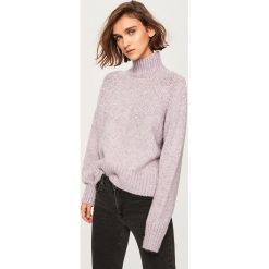 Sweter z perełkami - Fioletowy. Fioletowe swetry damskie Reserved. Za 139.99 zł.