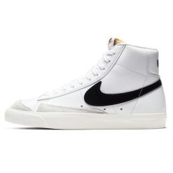 Buty Nike Blazer Mid '77 W CZ1055 100 białe. Białe obuwie sportowe damskie bez wzorów, z gumy. Za 544.31 zł.