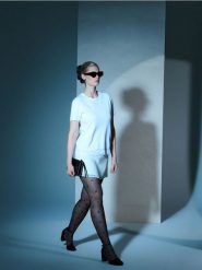 Swetrowa bluzka z koronką na dole i wiskozą - kremowy. Białe bluzki damskie Sinsay, l, bez wzorów, z koronki, bez kołnierzyka, bez ramiączek. Za 39.99 zł.