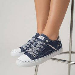 Trampki damskie Mustang, fason sznurowany niska cholewka gumowy nosek tekstylna podeszwa codzienny styl, granatowe, 1376-303-841. Niebieskie trampki i tenisówki damskie Mustang, bez wzorów, z gumy, przed kostkę, bez zapięcia. Za 289.00 zł.