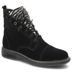 Botki damskie Alma en Pena, cholewka z naturalnej skóry zamszowej z wysoką cholewką i klasycznym sznurowaniem solidna podeszwa z wyraźnym przeszyciem. Czarne kozaki damskie Alma en Pena, z materiału, przed kolano, bez obcasa, na płaskiej podeszwie. Za 594.99 zł.