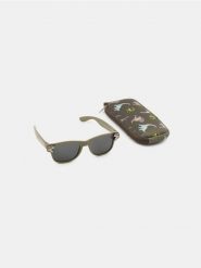 Okulary przeciwsłoneczne z etui Jurassic Park - zielony. Zielone okulary przeciwsłoneczne dla dzieci Sinsay. Za 19.99 zł.