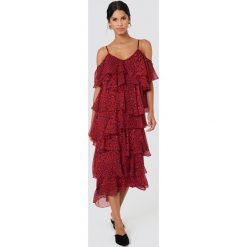 NA-KD Boho Sukienka midi z wycięciami na ramionach - Red. Sukienki damskie marki NA-KD Boho. W wyprzedaży za 97.18 zł.