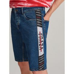 Jeansowe szorty z lampasami - Granatowy. Niebieskie szorty męskie Reserved, m, bez wzorów. W wyprzedaży za 39.99 zł.