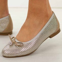 Złote skórzane baleriny damskie T.Sokolski W26-225. Żółte baleriny damskie Sokolski, na jesień, bez wzorów, z jeansu, biznesowe, bez obcasa, na płaskiej podeszwie. W wyprzedaży za 179.10 zł.