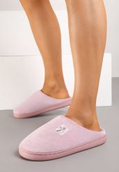 Różowe Płaskie Welurowe Kapcie Vices Cleiona. Czerwone kapcie damskie Born2be, z aplikacjami, z jeansu, z okrągłym noskiem. Za 19.99 zł.