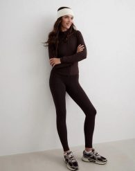 Damskie legginsy ocieplane wydłużone kakaowe. Brązowe legginsy damskie Aim'n, l, bez wzorów, z dzianiny, z podwyższonym stanem, długie, do biegania. Za 350.00 zł.