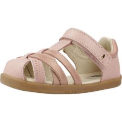 Sandały BOBUX 636701B Rose. Czerwone sandały damskie Bobux, bez wzorów, ze skóry, bez obcasa, bez zapięcia. Za 270.99 zł.