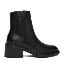 Botki JENNY. Czarne botki damskie Jenny, bez obcasa, na słupku, bez zapięcia. Za 159.99 zł.