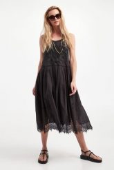 Sukienka TWINSET. Sukienki damskie Twinset Milano, bez wzorów, bez kołnierzyka, bez ramiączek. W wyprzedaży za 836.87 zł.