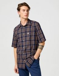 MESKA KOSZULA WRANGLER SS 1 PKT SHIRT RAW UMBER INDIGO 112362734. Niebieskie koszule męskie Wrangler, l, bez wzorów, bez kołnierzyka, bez ramiączek. Za 149.99 zł.
