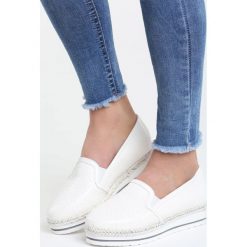 Białe Slip On Jesen. Trampki i tenisówki damskie marki Born2be. Za 59.99 zł.