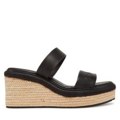 Espadryle Calvin Klein. Czarne espadryle damskie Calvin Klein, bez wzorów, bez obcasa, bez zapięcia. Za 279.99 zł.