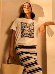 Bawełniana koszulka z nadrukiem muszli - kremowy. Białe t-shirty damskie Sinsay, l, bez wzorów, z bawełny, bez kołnierzyka. Za 25.99 zł.