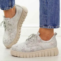 Srebrne skórzane półbuty damskie Filippo Dp6846/26. Szare półbuty damskie Filippo, na jesień, bez wzorów, z jeansu, eleganckie, z okrągłym noskiem, bez obcasa, na platformie, bez zapięcia. Za 269.00 zł.