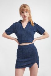 Sweter damski z krótkim rękawem Khloe SAMSØE SAMSØE. Swetry damskie Samsøe & Samsøe, m, bez wzorów, bez kołnierzyka, bez ramiączek, krótkie, bez kaptura. W wyprzedaży za 299.50 zł.