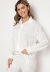 Biała Koszula z Wiskozą i Lnem o Kroju Oversize Katavie. Białe bluzki damskie Born2be, m, bez wzorów, z jeansu, eleganckie, bez kołnierzyka, bez ramiączek. Za 109.99 zł.
