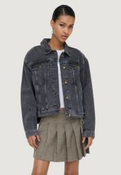 Kurtka Kobieta ONLY Onlharper Ls Boxy Dnm Jkt Sik. Czarne kurtki damskie Only, xs, bez wzorów, z bawełny, bez kaptura. Za 208.45 zł.