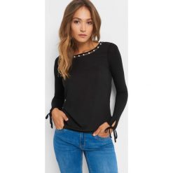 Koszulka z perłami. T-shirty damskie marki Orsay. Za 69.99 zł.
